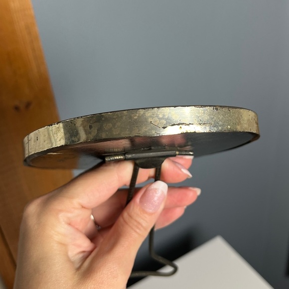 Vintage 40's Oval Round Frame with Creepy Girl with Doll Photo - Picture 6 of 11